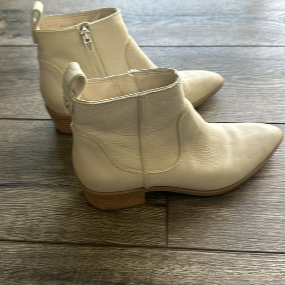 Dolce Vita shoes, booty style soft ivory leather size 8 - Picture 4 of 10